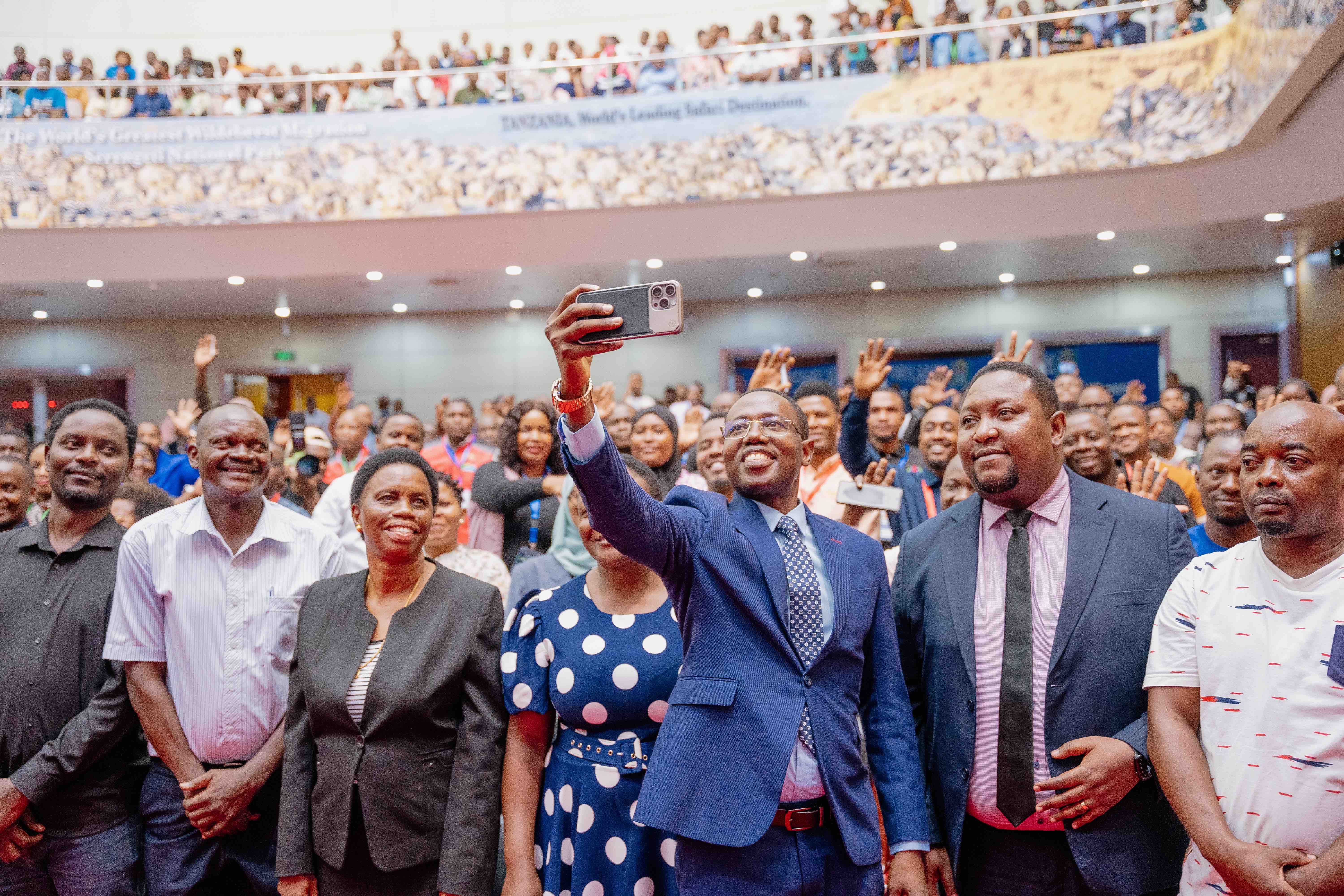WAZIRI JOEL ARTHUR NANAUKA AFUNGUA VIJANA PLATFORM DAR ES SALAAM